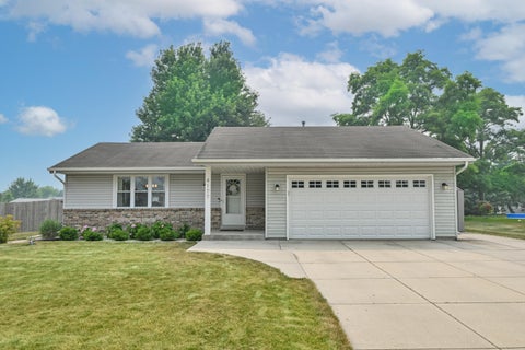 Photo of 4177 W Amberidge Dr, Franklin, WI 53132 (MLS # 1971571)