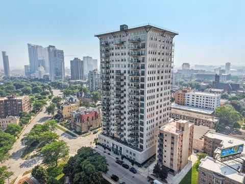 Photo of 1313 N Franklin Pl, Milwaukee, WI 53202 (MLS # 1953082)