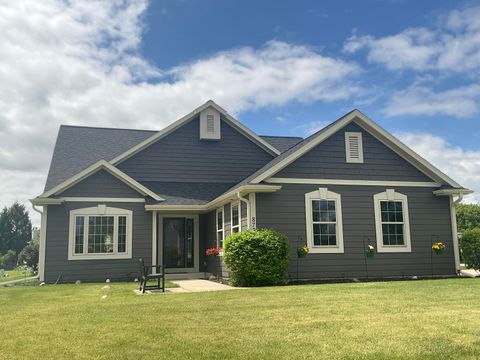 Photo of 8791 S Clover Cir, Oak Creek, WI 53154 (MLS # 1963385)