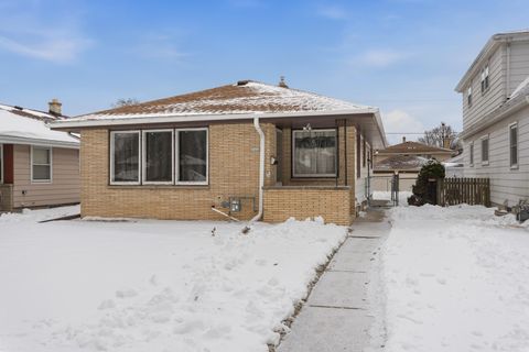 Photo of 2468 S 61st St, West Allis, WI 53219 (MLS # 1954323)