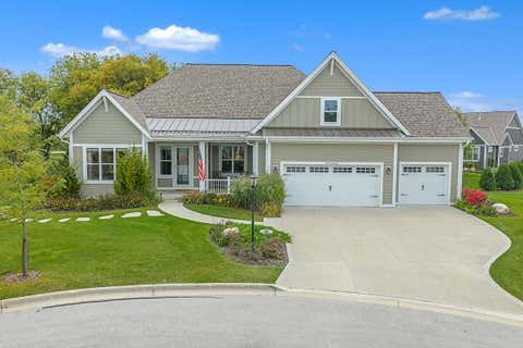 Photo of N111W5920 Carolyn Ct, Cedarburg, WI 53012 (MLS # 1936520)