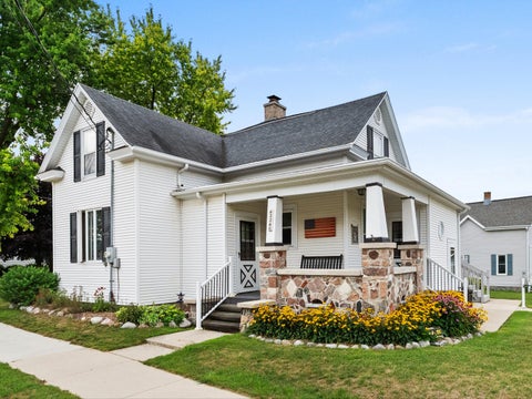 Photo of 226 S Liberty St, Valders, WI 54245 (MLS # 1975848)