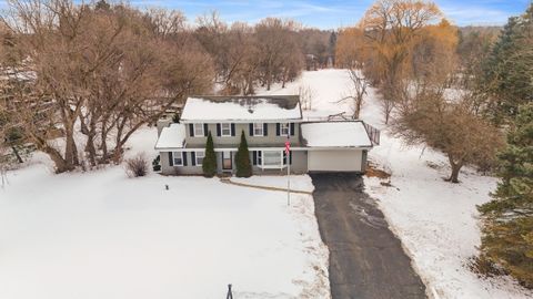 S38W27600 Windsong Rdg, Waukesha, WI 53189 - #: 1949728