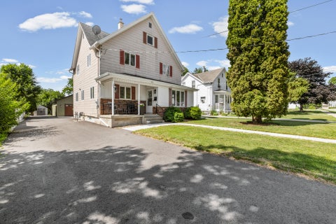 Photo of 503 Linden Ave, Hartford, WI 53027 (MLS # 1972070)