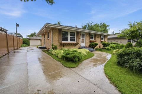 Photo of W171N8437 Allen Ave, Menomonee Falls, WI 53051 (MLS # 1970917)