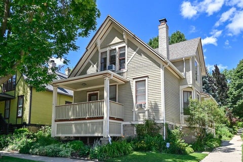 Photo of 140 E Vine St, Milwaukee, WI 53212 (MLS # 1978722)