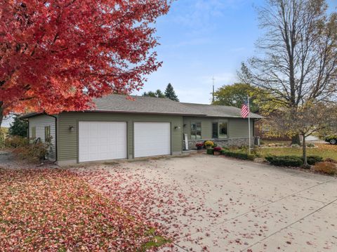 Photo of 415 S Adams St, Valders, WI 54245 (MLS # 1941403)