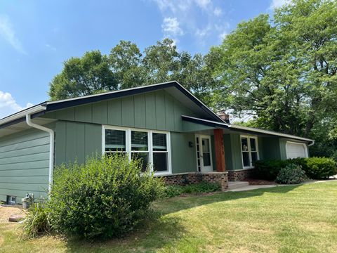 Photo of 7573 Chapel Hill Ct N, Franklin, WI 53132 (MLS # 1933773)