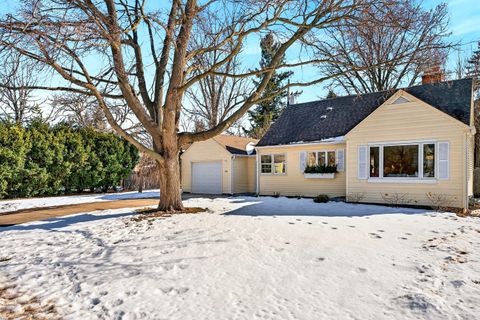 Photo of 827 W La Salle Ave, Glendale, WI 53209 (MLS # 1950533)