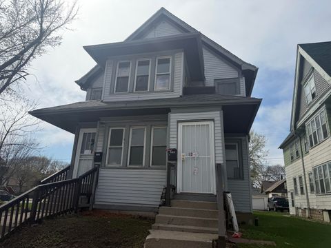 Photo of 2907-2909 N 35th St, Milwaukee, WI 53210 (MLS # 1963830)