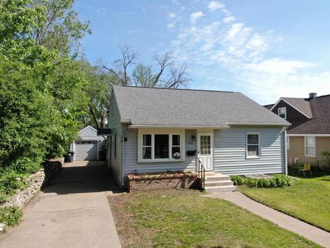 Photo of 2159 Farnam St, La Crosse, WI 54601 (MLS # 1963860)