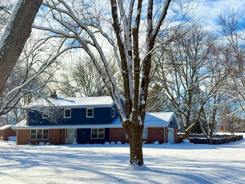 Photo of 11429 N Vega Ave, Mequon, WI 53097 (MLS # 1903202)
