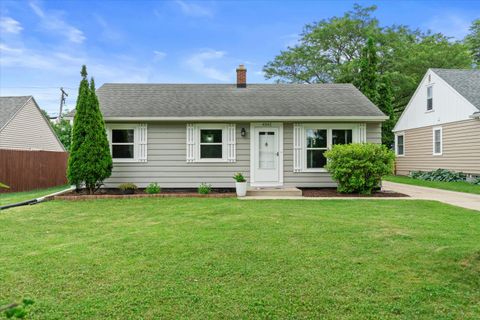 Photo of 4342 Glenway St, Wauwatosa, WI 53222 (MLS # 1968139)