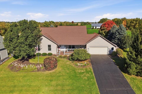 Photo of 1556 Fox Run Dr, Twin Lakes, WI 53181 (MLS # 1985764)