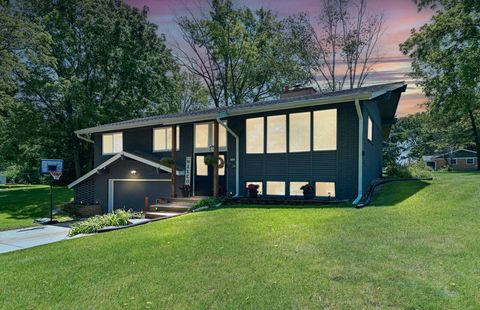 Photo of 18365 Arden Ave, Brookfield, WI 53045 (MLS # 1923023)