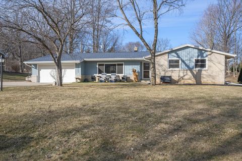 Photo of 16500 Willow Ridge Ln, Brookfield, WI 53005 (MLS # 1950849)