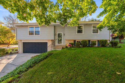 Photo of 2212 Gatekeeper Ct, Waukesha, WI 53188 (MLS # 1947377)