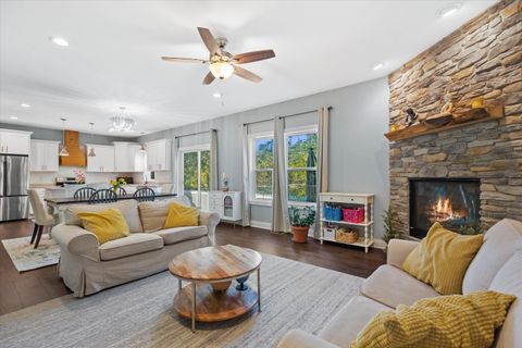 Photo of 7853 S Ridgewood Dr, Franklin, WI 53132 (MLS # 1938786)