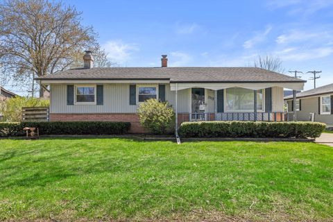 Photo of 3317 Kennsington Square Rd, Sturtevant, WI 53177 (MLS # 1959452)