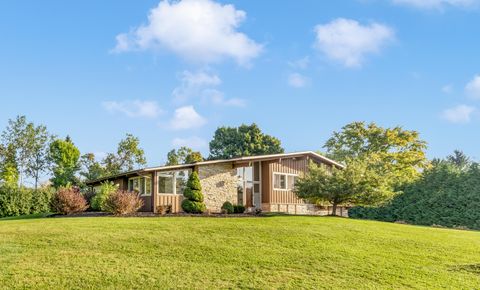 Photo of 19320 Timberline Dr, Brookfield, WI 53045 (MLS # 1938929)