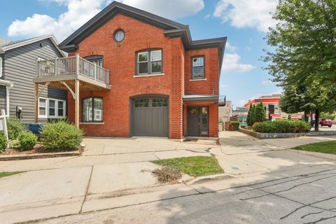 Photo of 1442 N Franklin Pl, Milwaukee, WI 53202 (MLS # 1928295)