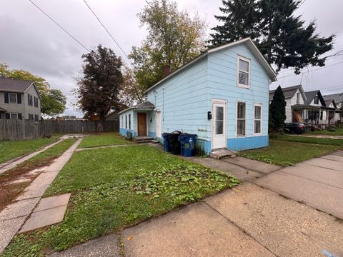 Photo of 911 Racine St, Racine, WI 53403 (MLS # 1939413)