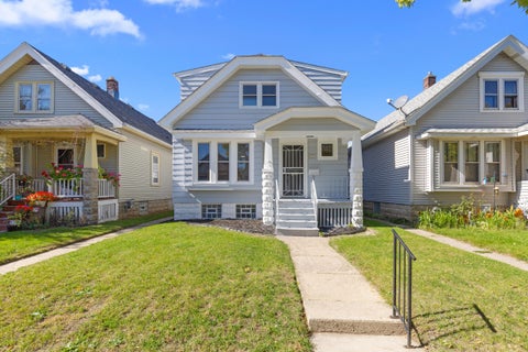 Photo of 2925 S 7th St, Milwaukee, WI 53215 (MLS # 1984372)