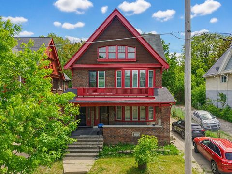 Photo of 117 W Concordia Ave, Milwaukee, WI 53212 (MLS # 1965157)