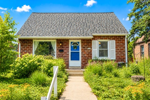 Photo of 3412 E Allerton Ave, Cudahy, WI 53110 (MLS # 1981221)