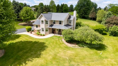 Photo of W301S2613 Jenna Ln, Genesee, WI 53188 (MLS # 1963748)