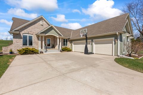 Photo of N86W27678 Meadowview Ct, Lisbon, WI 53029 (MLS # 1957002)