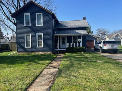 Photo of 517 E Union St, Oconomowoc, WI 53027 (MLS # 1957848)