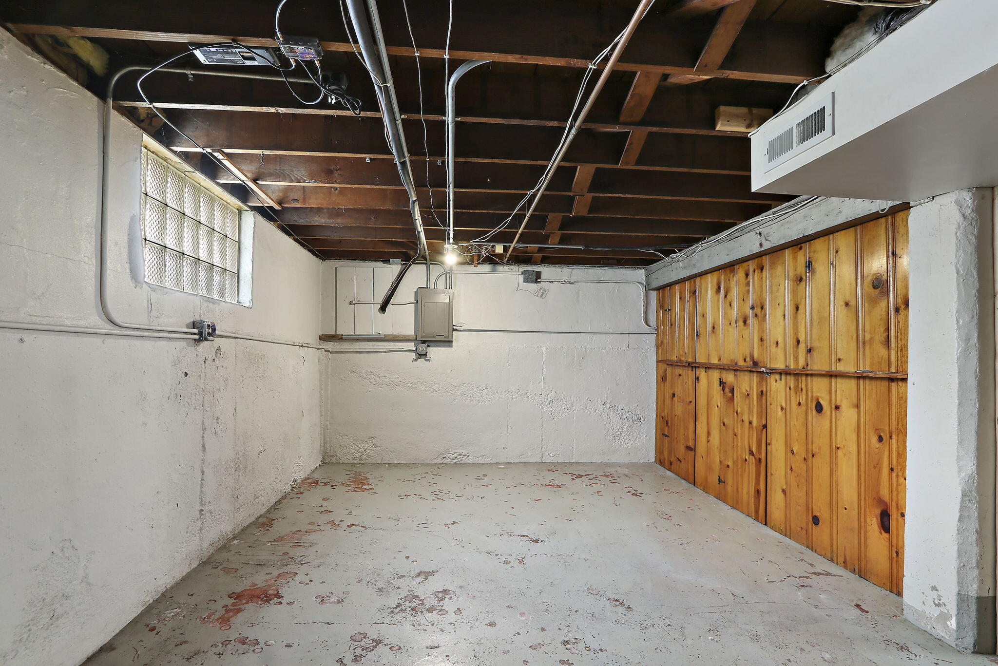 Kenosha, Wisconsin 53144, United States, 2 Bedrooms Bedrooms, ,2 BathroomsBathrooms,Residential,Pending,127111