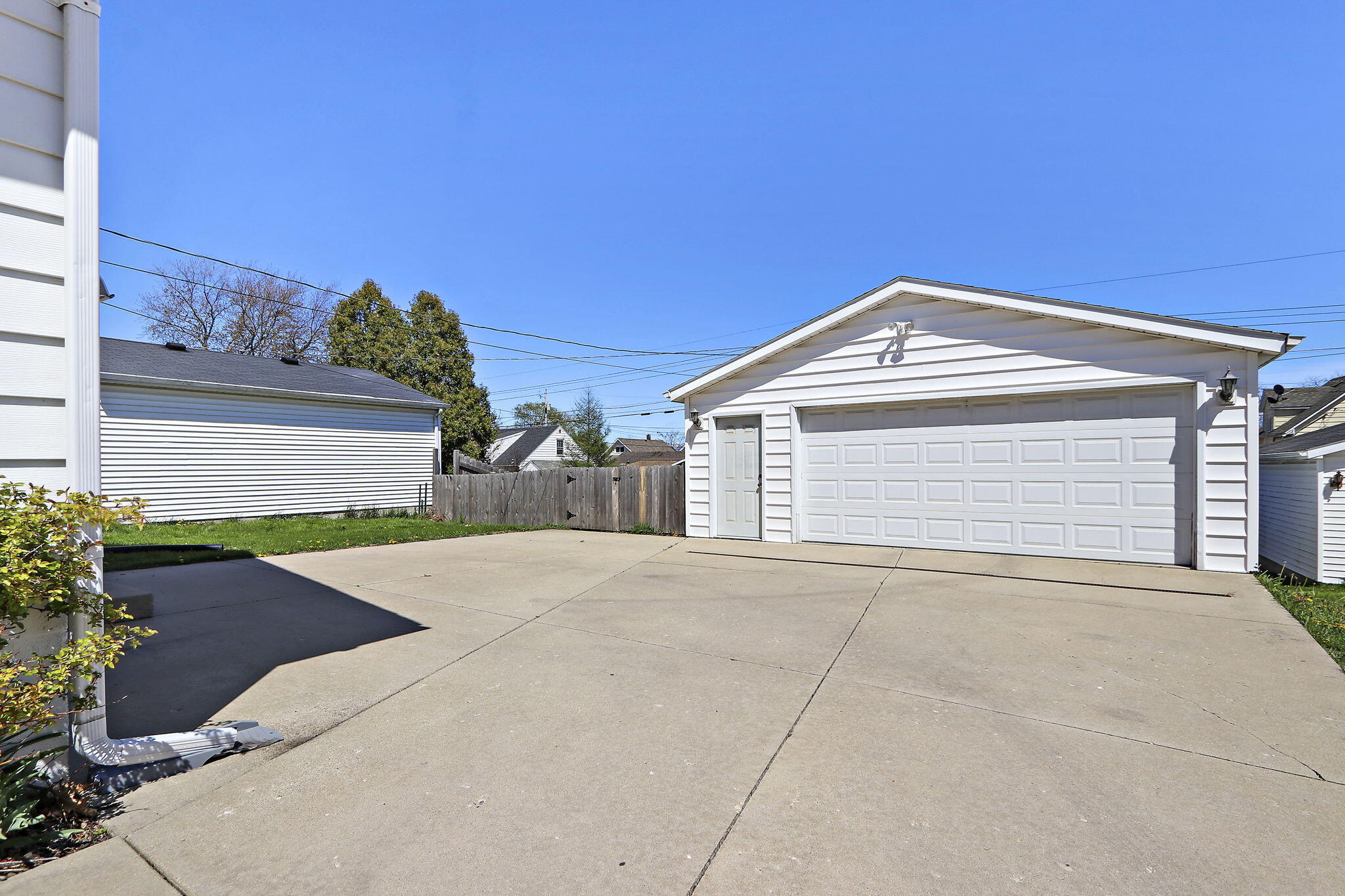 Kenosha, Wisconsin 53144, United States, 2 Bedrooms Bedrooms, ,2 BathroomsBathrooms,Residential,Pending,127111