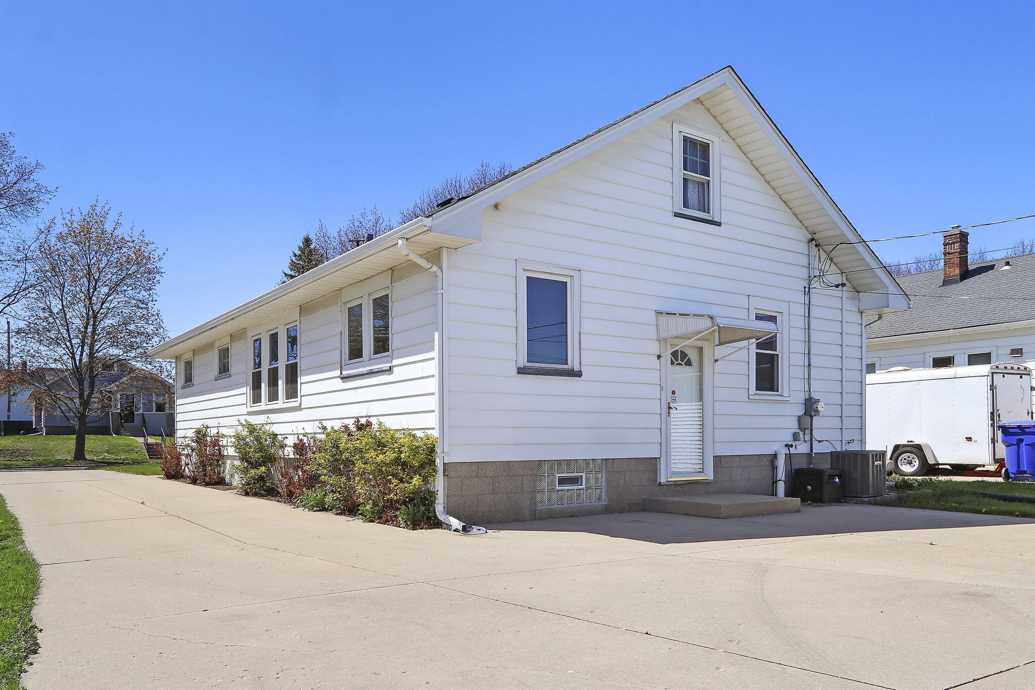 Kenosha, Wisconsin 53144, United States, 2 Bedrooms Bedrooms, ,2 BathroomsBathrooms,Residential,Pending,127111