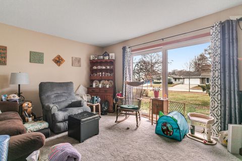 Photo of 1661 W Edgerton Ave, Milwaukee, WI 53221 (MLS # 1951220)