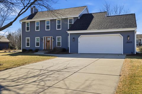 Photo of W141N10625 Wooded Hills Dr, Germantown, WI 53022 (MLS # 1953529)