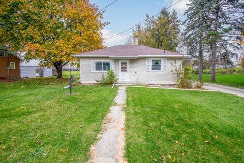 Photo of 814 W Division St, Watertown, WI 53098 (MLS # 1986415)