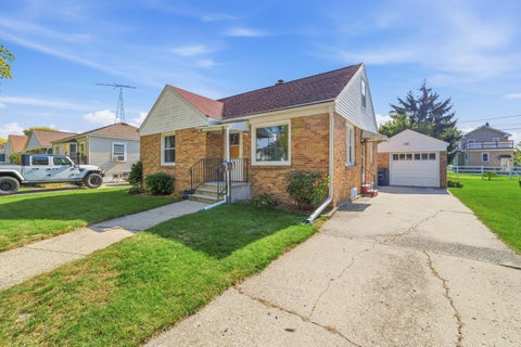 Photo of 290 Boyd St, Fond Du Lac, WI 54935 (MLS # 1984752)
