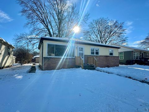 Photo of 8133 W Glen Ave, Milwaukee, WI 53218 (MLS # 1945130)