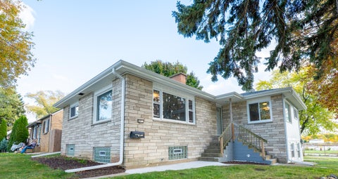 Photo of 2701 4th Ave, South Milwaukee, WI 53172 (MLS # 1971474)