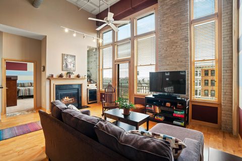 Photo of 1325 N Van Buren St, Milwaukee, WI 53202 (MLS # 1917993) Photo of 1325 N Van Buren St, Milwaukee, WI 53202 (MLS # 1917993)