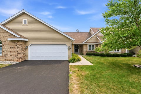 Photo of 846 Shoal Crk, Waterford, WI 53185 (MLS # 1972135)