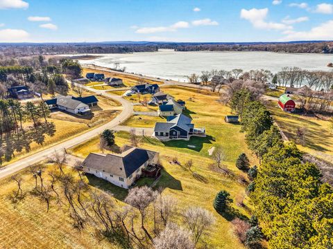 Photo of N7351 Ptarmigan Dr, Pardeeville, WI 53954 (MLS # 1950927)