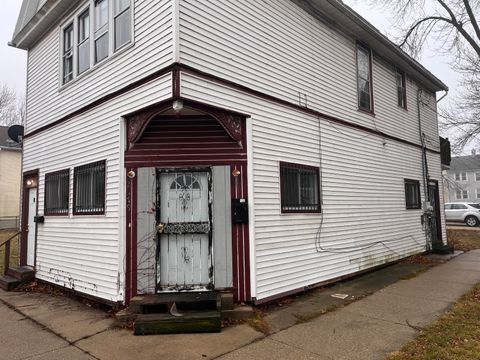 Photo of 2477 N 6th St, Milwaukee, WI 53212 (MLS # 1936227)