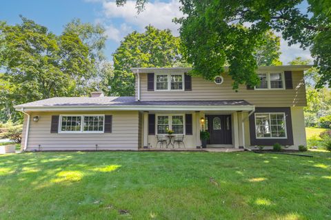 Photo of 18400 Tamarack Dr, Brookfield, WI 53045 (MLS # 1931026)