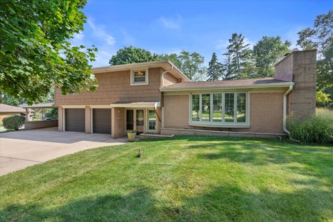 Photo of 11331 W Carroll Cir, Franklin, WI 53132 (MLS # 1932030)