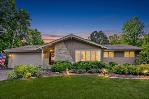 Photo of 21775 Gaywood Dr, Brookfield, WI 53045 (MLS # 1972054)