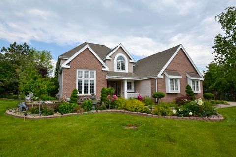 Photo of N65W14542 Redwood Dr, Menomonee Falls, WI 53051 (MLS # 1945190)