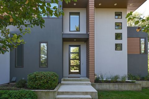 Photo of 4821 W Glen Cove Ct, Mequon, WI 53092 (MLS # 1936683)